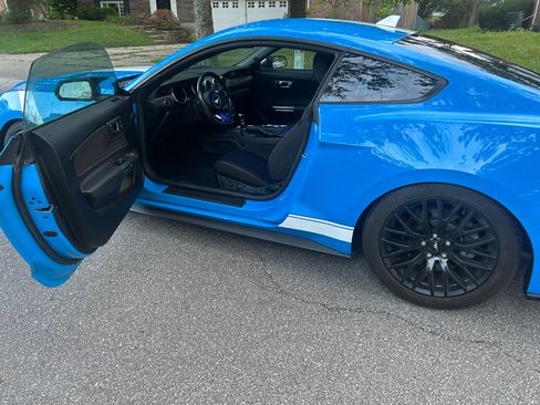 Used 2022 Ford Mustang GT RWD image 10
