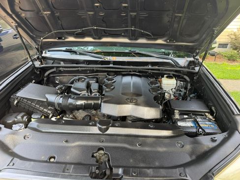 Used 2013 Toyota 4Runner SR5 w/ Premium Pkg AWD/4WD image 9