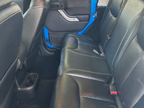 Used 2014 Jeep Wrangler Unlimited Sahara w/ Connectivity Group image 15