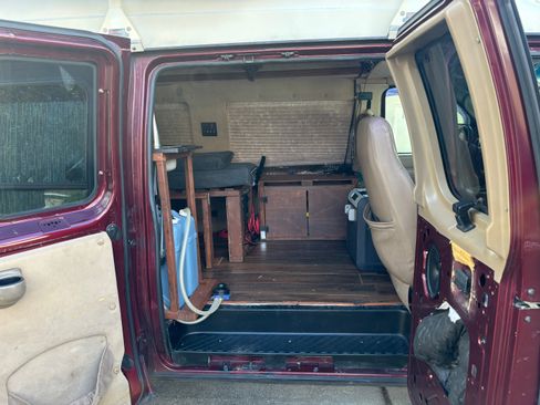 Used 2004 Ford E-250 and Econoline 250 RWD image 15