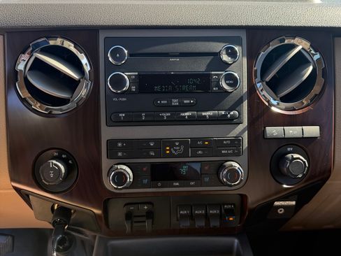 Used 2011 Ford F250 Lariat w/ Lariat Interior Pkg image 13