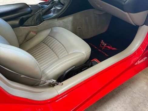 Used 1998 Chevrolet Corvette Convertible w/ Memory Pkg image 13