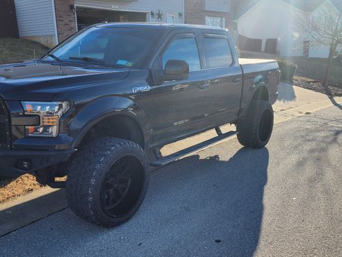 Used 2015 Ford F150 Platinum w/ Equipment Group 701A Luxury image 9