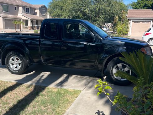 Used 2013 Nissan Frontier SV RWD image 1