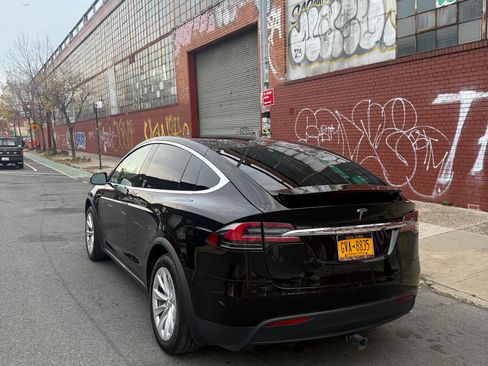 Used 2020 Tesla Model X Long Range image 10