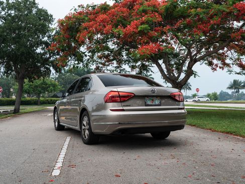 Used 2016 Volkswagen Passat 1.8T S FWD image 17