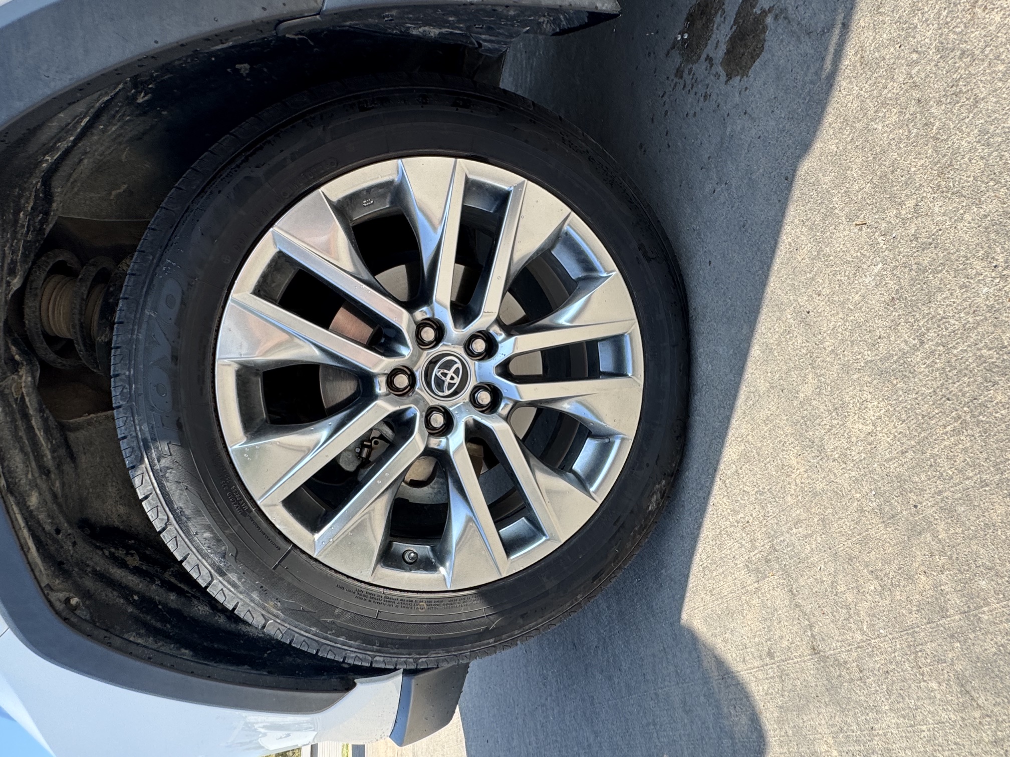 Used 2019 Toyota RAV4 XLE Premium FWD image 9