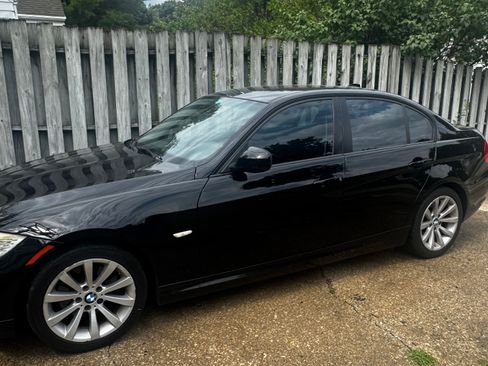 Used 2011 BMW 328i Sedan RWD image 2