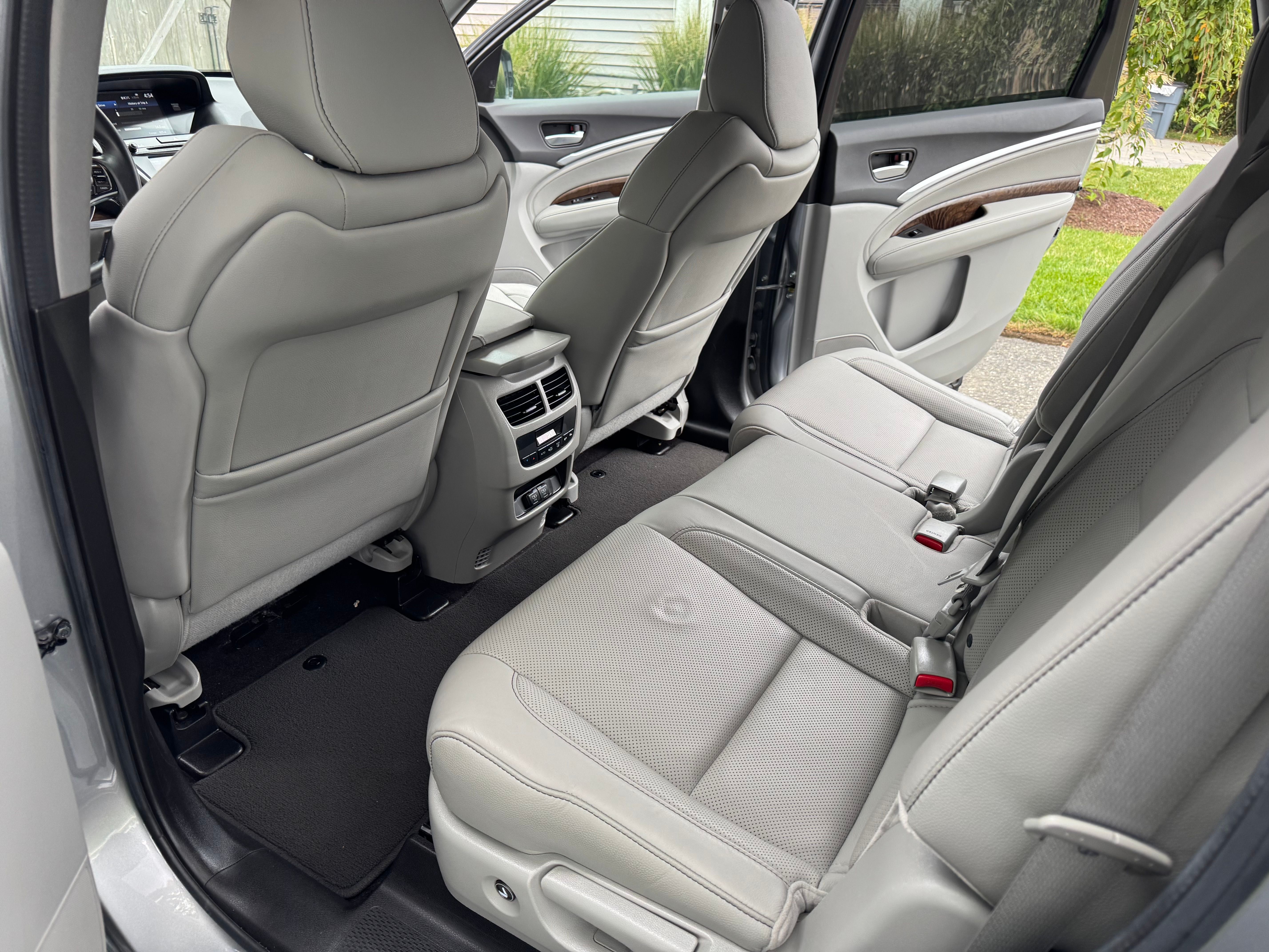 Used 2019 Acura MDX w/ Technology Package AWD/4WD image 32