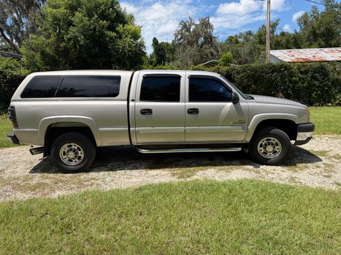 Used 2004 Chevrolet Silverado 2500 LT w/ Heavy-Duty Power Package RWD image 5