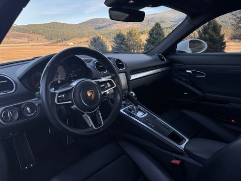 Used 2018 Porsche 718 Cayman S image 17