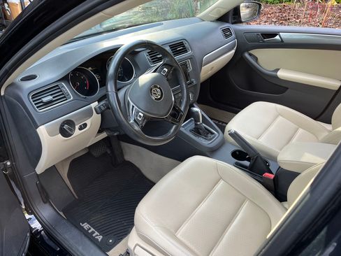 Used 2016 Volkswagen Jetta SE image 8