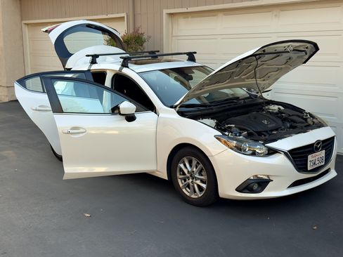 Used 2016 MAZDA MAZDA3 i Touring w/ Popular Equipment Package FWD image 17