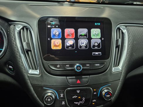 Used 2018 Chevrolet Malibu LT image 14