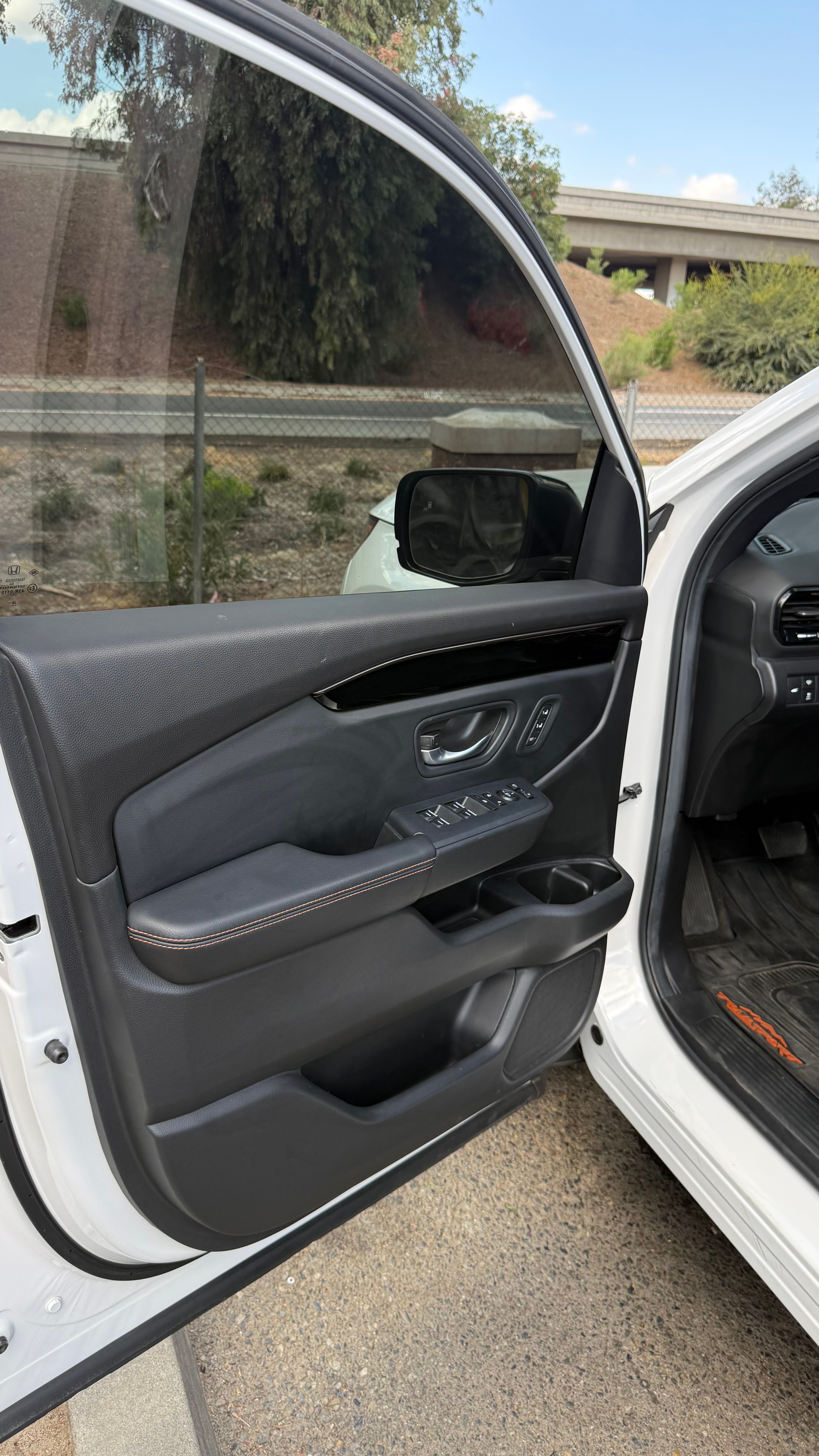 Used 2025 Honda Pilot TrailSport image 16