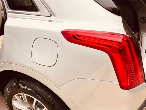 Used 2018 Cadillac XT5 Luxury w/ Driver Awareness Package image 9