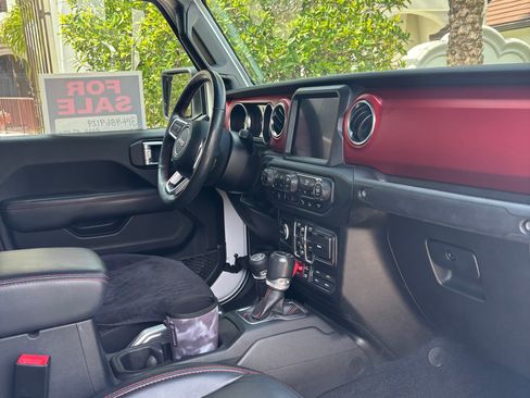 Used 2020 Jeep Gladiator Rubicon image 8
