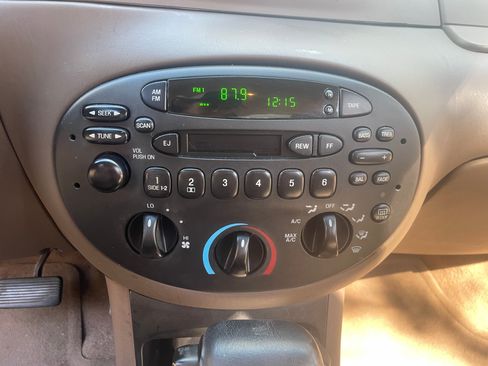 Used 1998 Ford Escort SE image 15