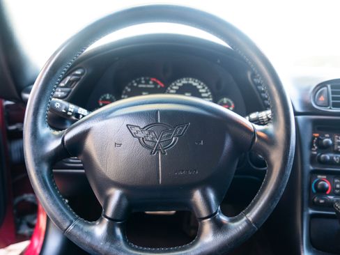 Used 2000 Chevrolet Corvette Coupe w/ Memory Pkg RWD image 16