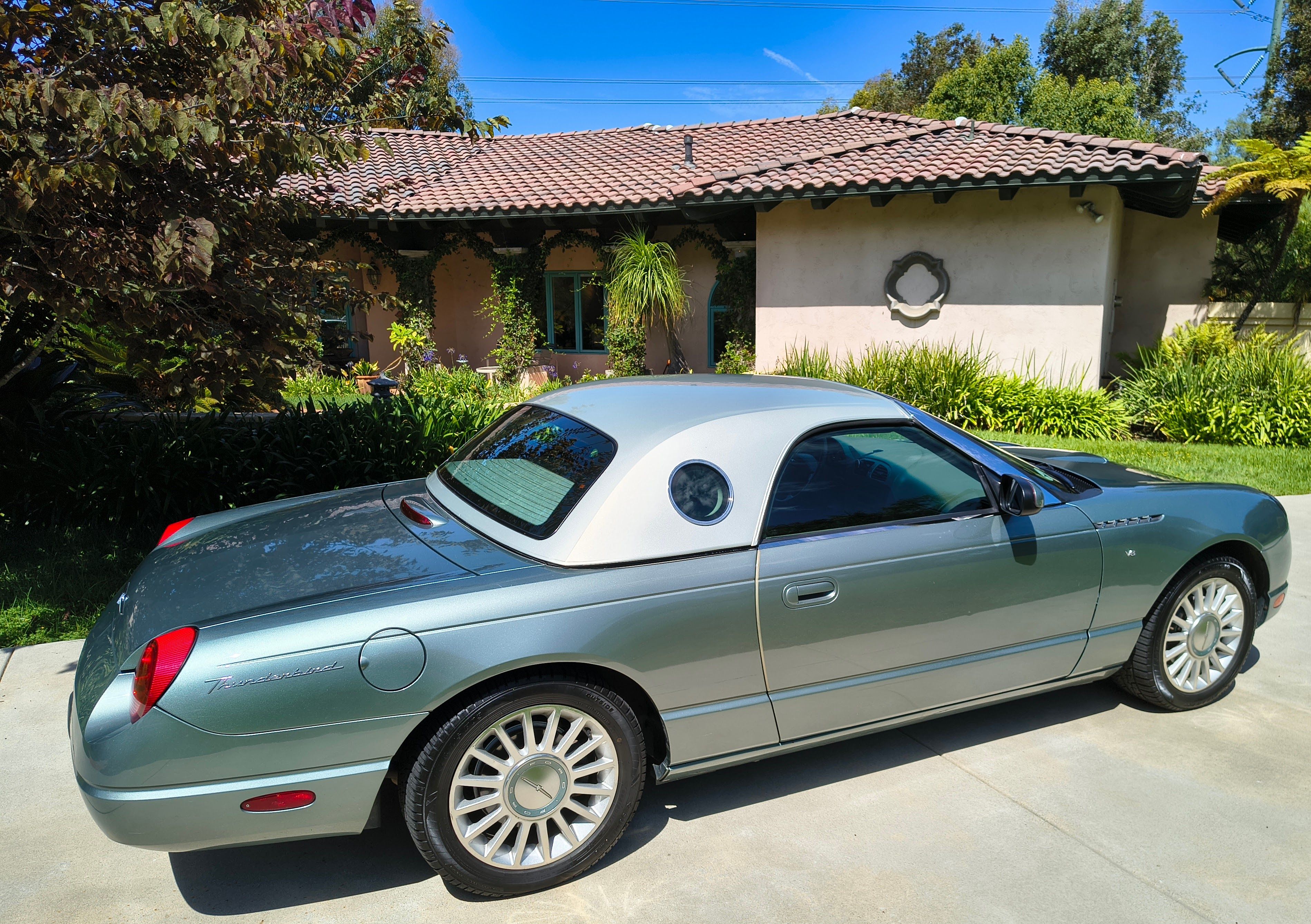 Used 2004 Ford Thunderbird Pacific Coast RWD image 2