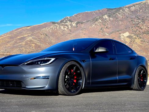 Used 2023 Tesla Model S Plaid image 2