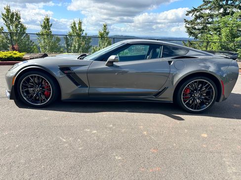 Used 2015 Chevrolet Corvette Z06 w/ 3LZ Preferred Equipment Group RWD image 1