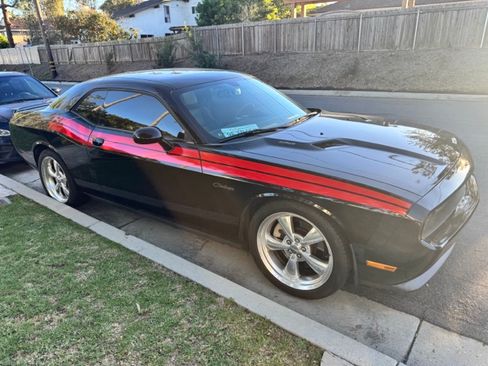 Used 2013 Dodge Challenger R/T image 1
