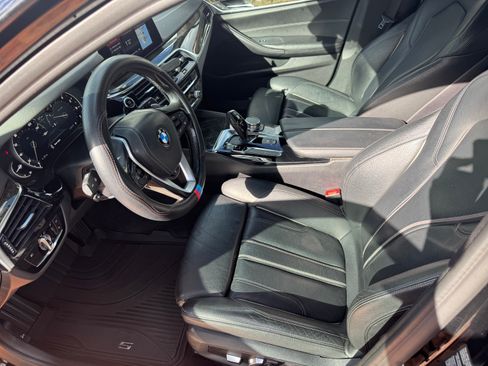 Used 2018 BMW 530i xDrive w/ Premium Package image 13