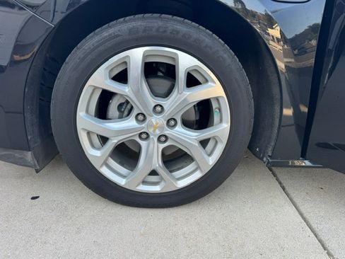Used 2018 Chevrolet Volt Premier w/ Driver Confidence Package FWD image 12