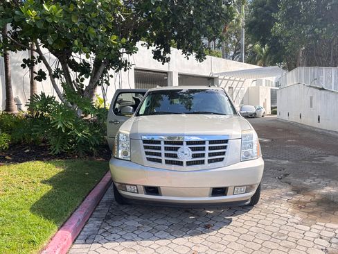 Used 2007 Cadillac Escalade ESV AWD w/ Information Package image 5