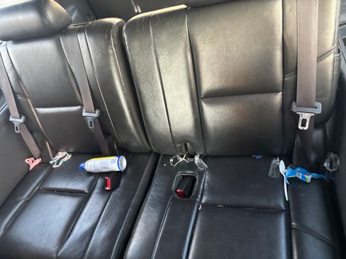 Used 2011 Cadillac Escalade ESV Luxury image 2