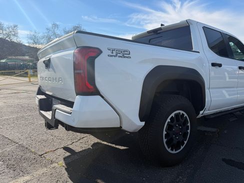 Used 2024 Toyota Tacoma TRD Off-Road image 10