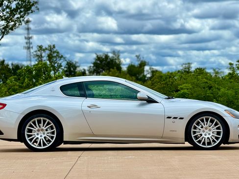 Used 2009 Maserati GranTurismo S RWD image 11