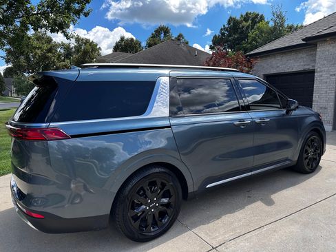 Used 2022 Kia Carnival SX Prestige FWD image 2