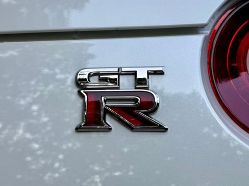 Used 2021 Nissan GT-R Premium AWD/4WD image 11