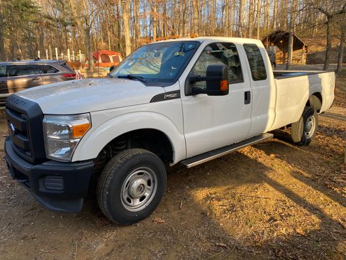 Used 2016 Ford F250 XL w/ Power Equipment Group image 2
