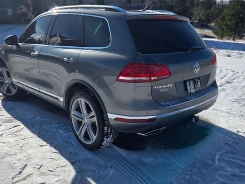 Used 2016 Volkswagen Touareg Sport image 2