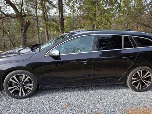 Used 2015 Volvo V60 T6 R-Design Platinum image 10