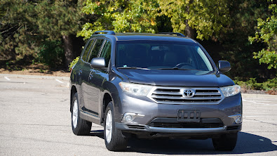 Used 2011 Toyota Highlander SE w/ Tow Pkg AWD/4WD image 8