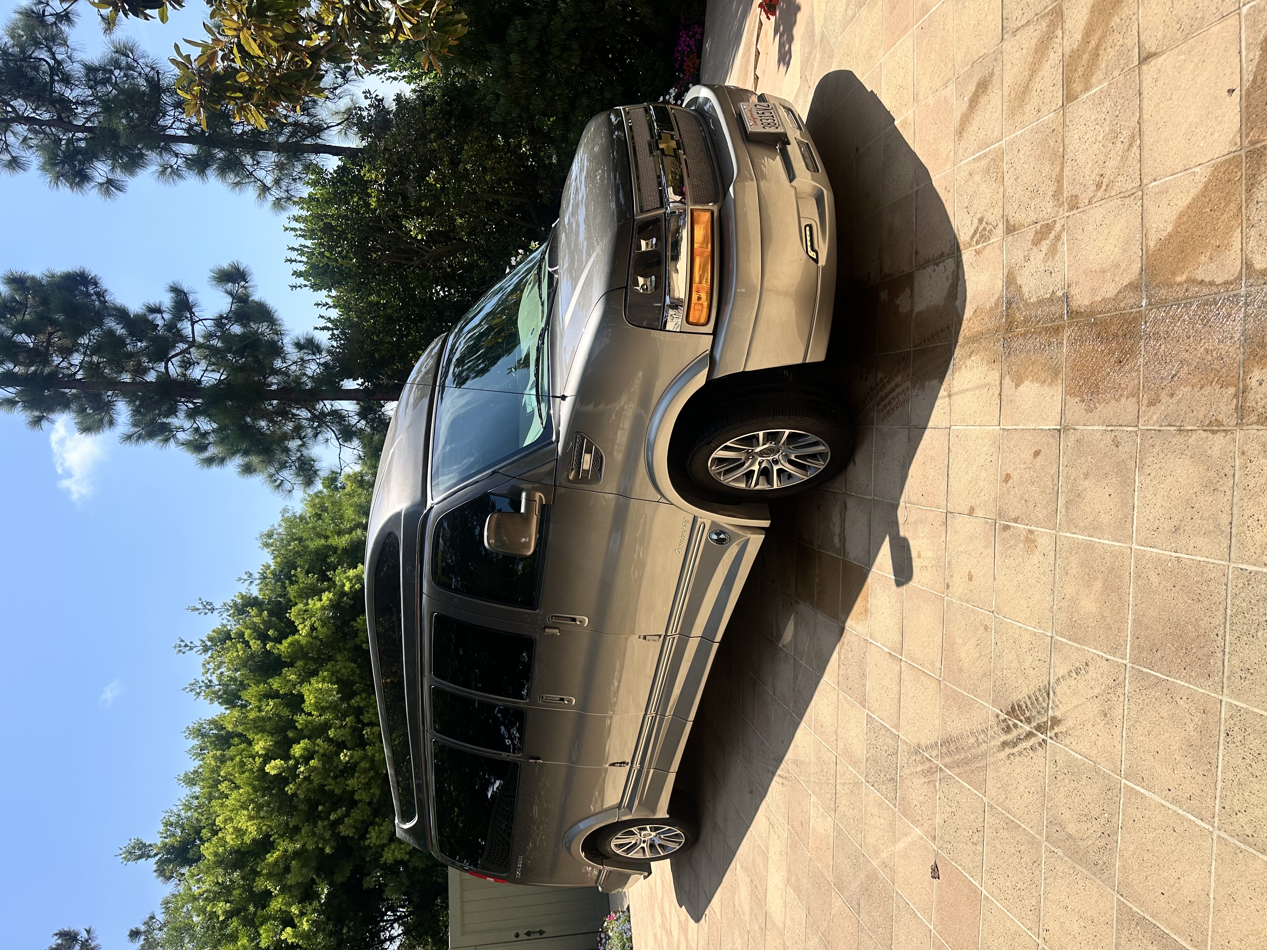 Used 2019 Chevrolet Express 2500 Extended RWD image 2