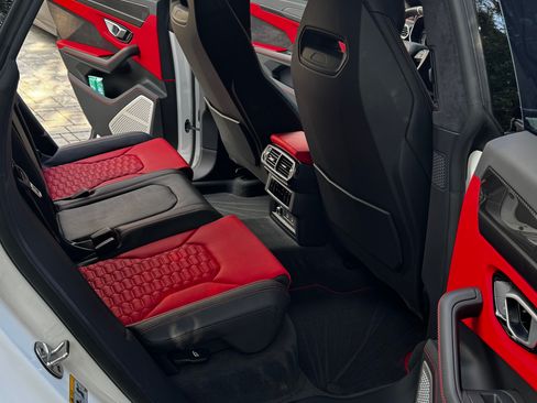 Used 2022 Lamborghini Urus Sport Utility 4D image 9