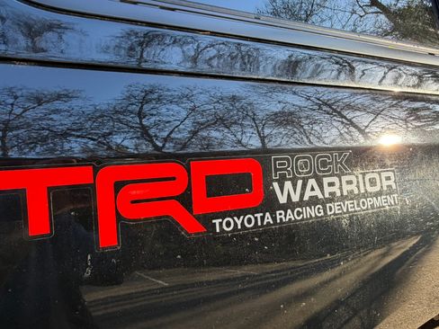 Used 2010 Toyota Tundra 4x4 Double Cab image 9