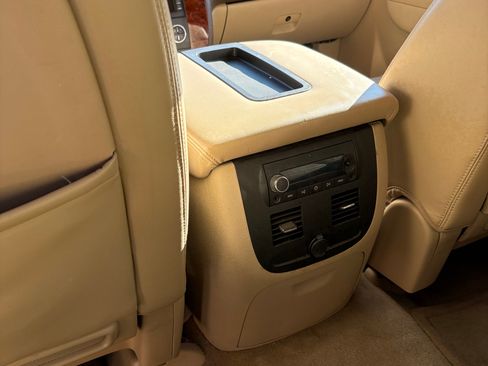 Used 2010 Chevrolet Avalanche LTZ image 17