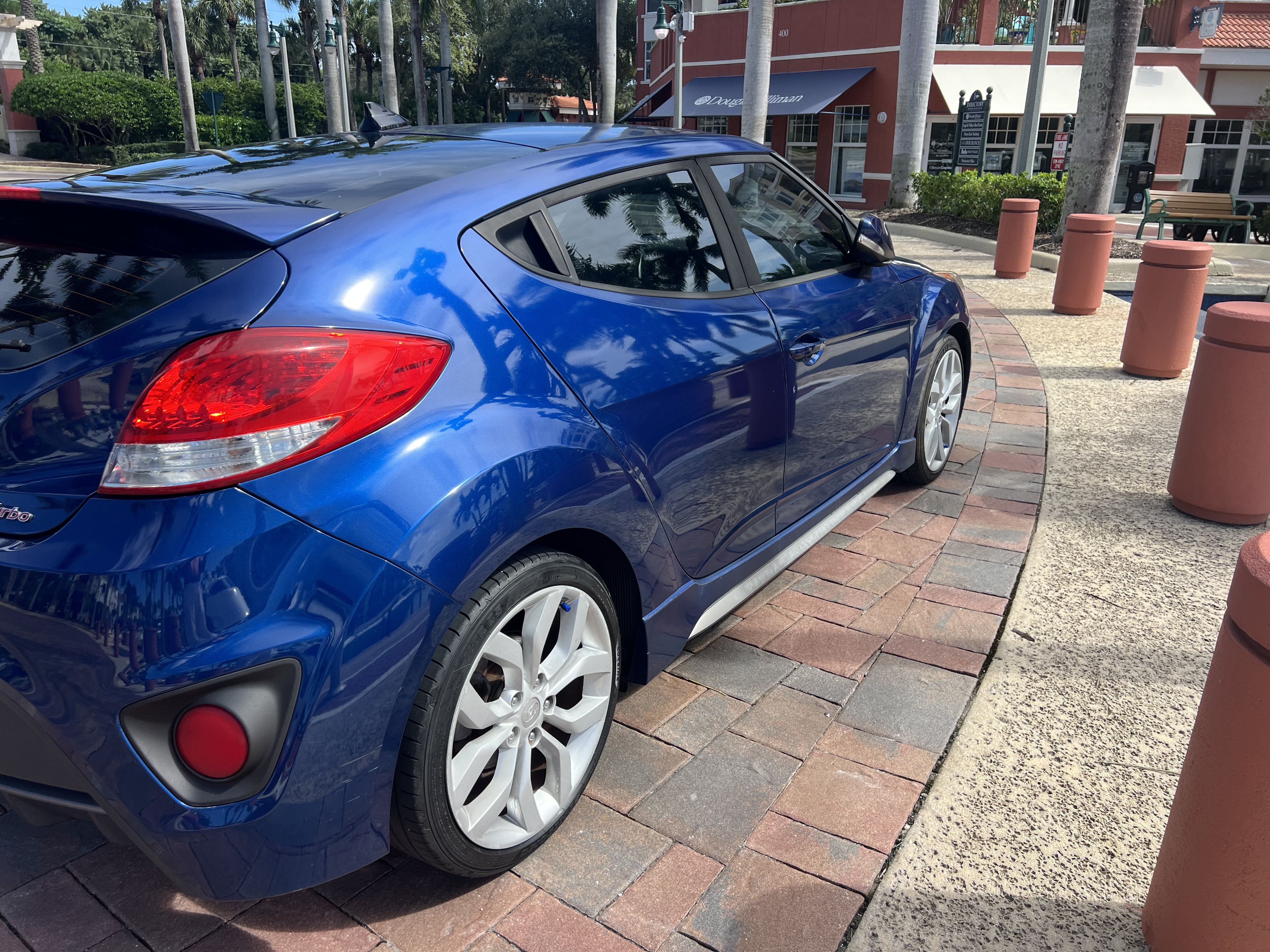 Used 2016 Hyundai Veloster Turbo FWD image 12