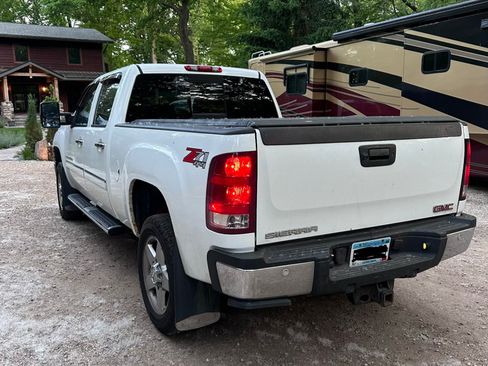 Used 2011 GMC Sierra 2500 Denali w/ Suspension Package, Off-Road AWD/4WD image 6