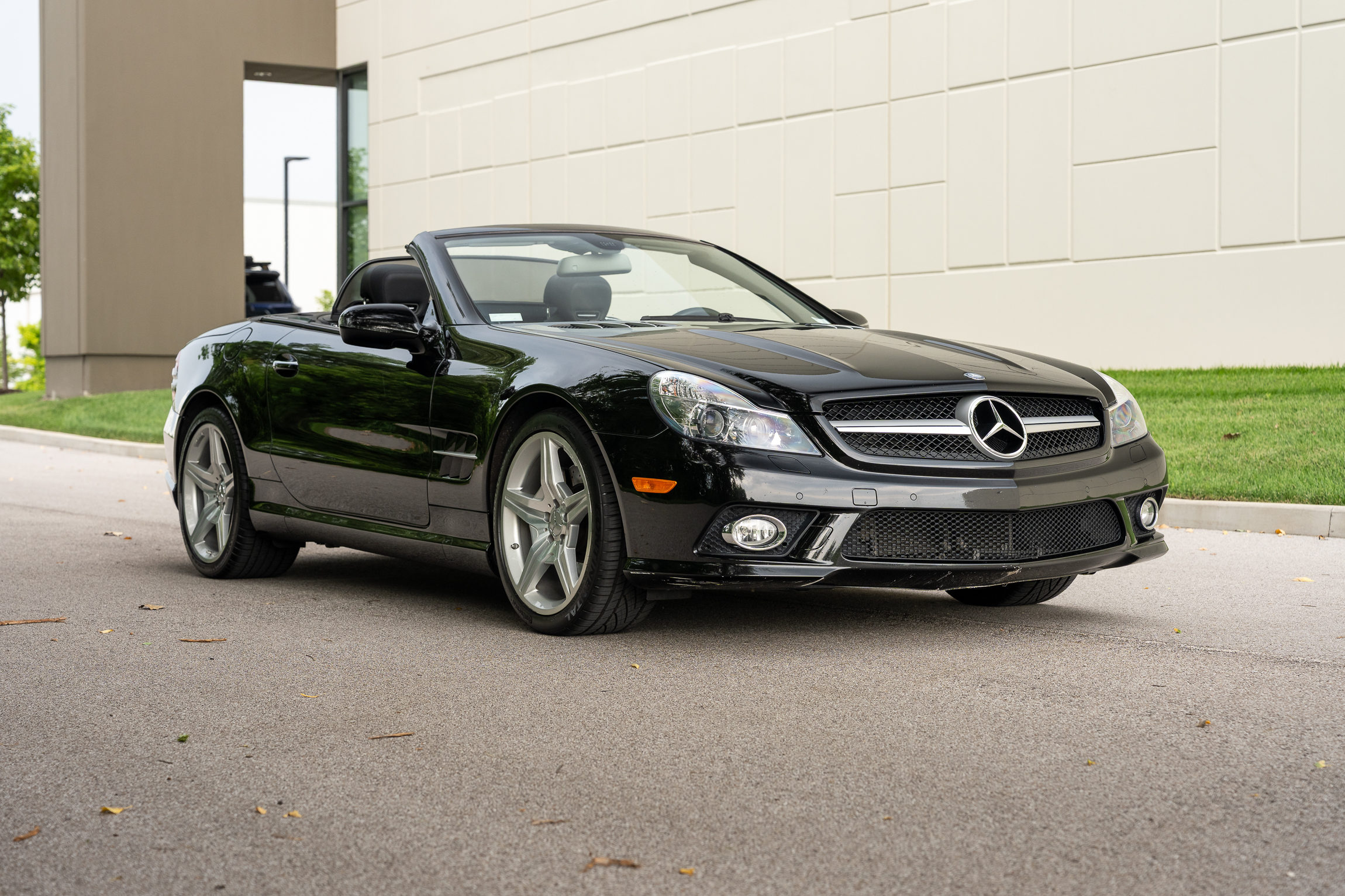 Used 2009 Mercedes-Benz SL 550 image 4