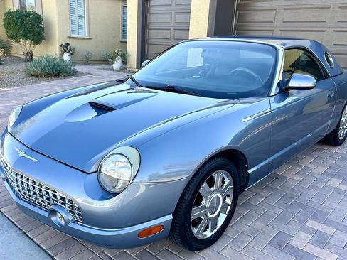 Used 2005 Ford Thunderbird Deluxe image 2