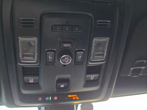 Used 2021 GMC Yukon Denali w/ Denali Premium Package image 15