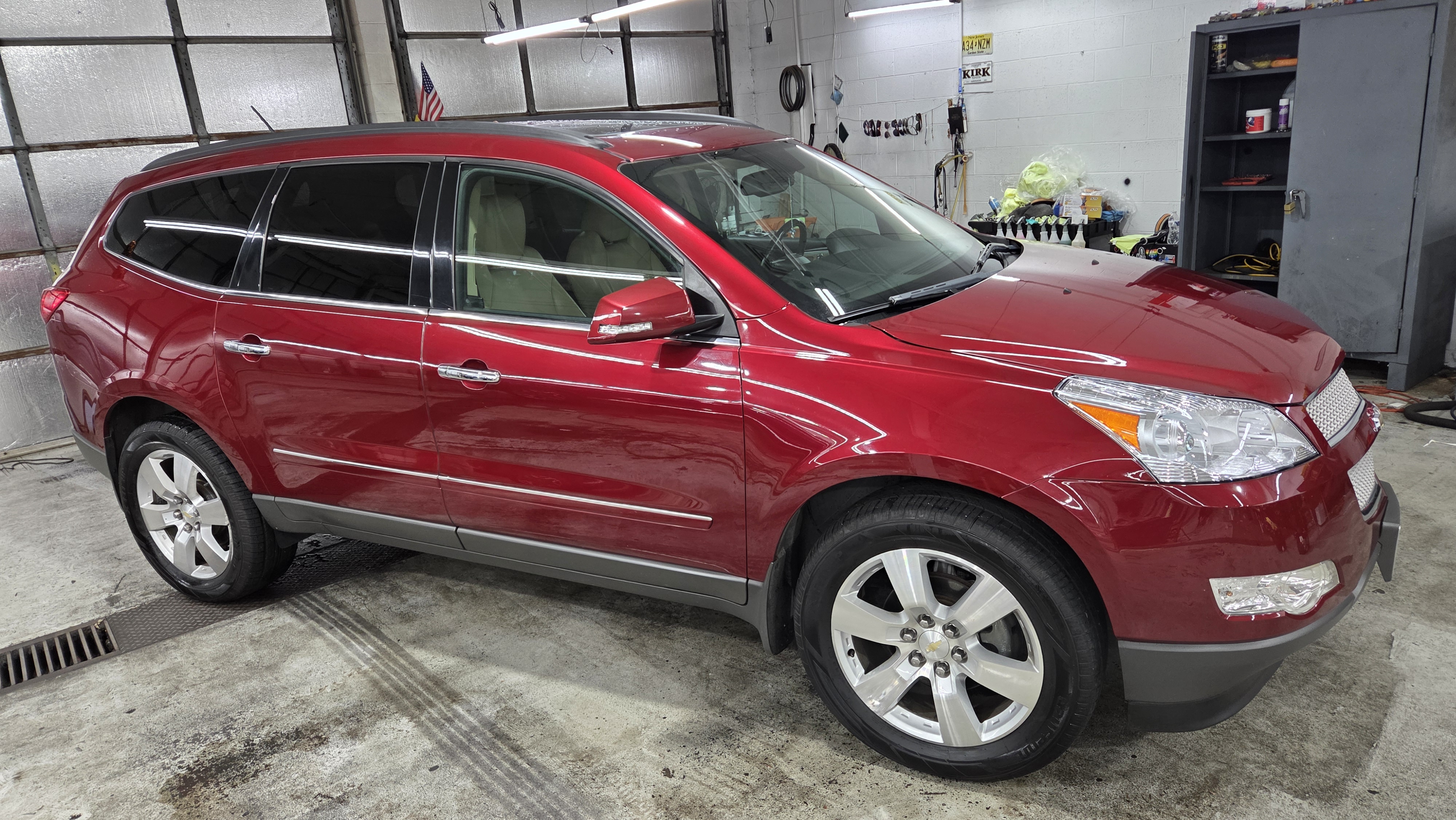 Used 2011 Chevrolet Traverse LTZ AWD/4WD image 1
