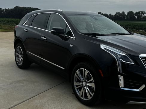 Used 2025 Cadillac XT5 Premium Luxury w/ Technology Package FWD image 2